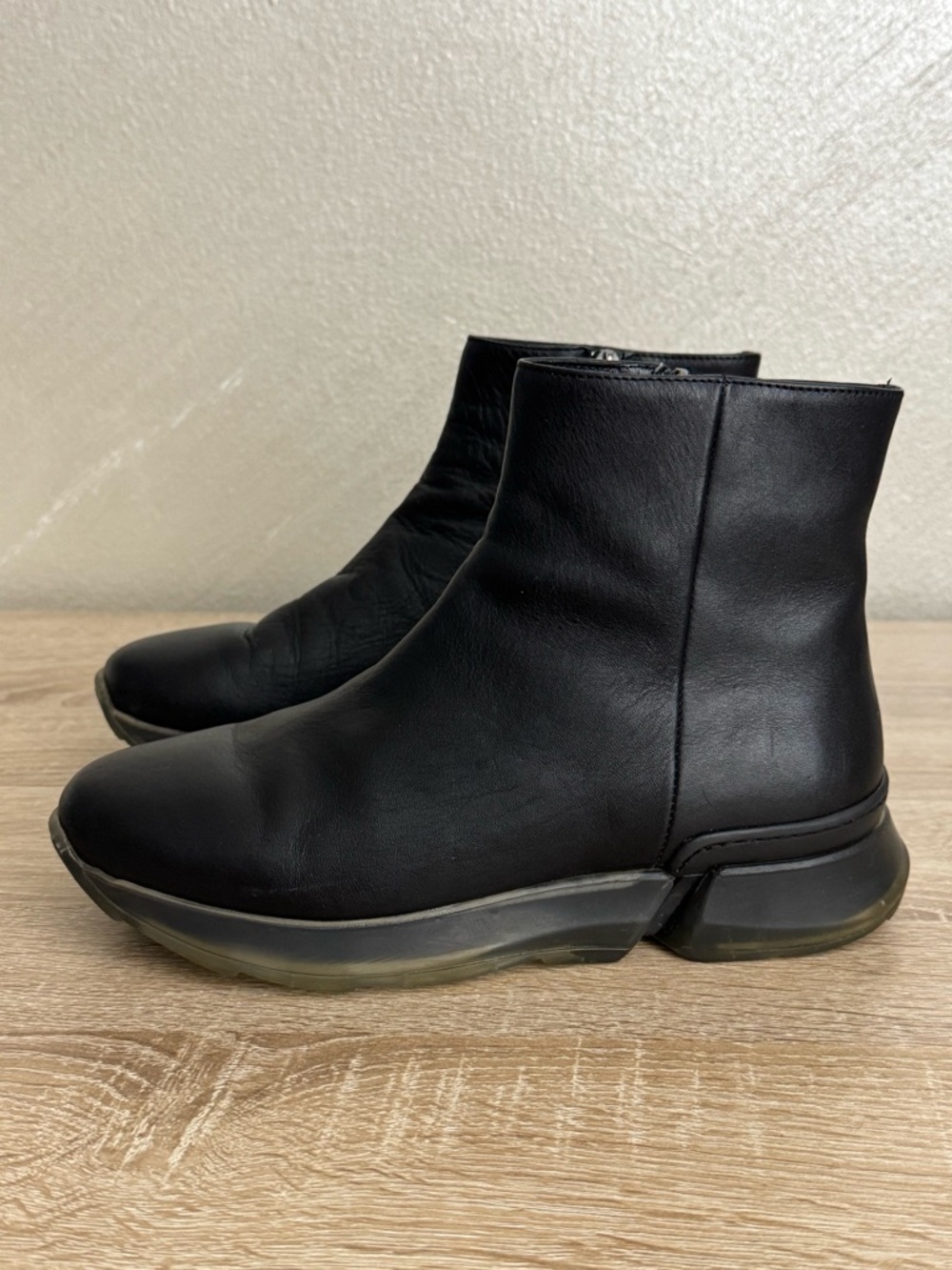 Aquatalia Italy Women 7M Black Weatherproof Leather Ankle Boots